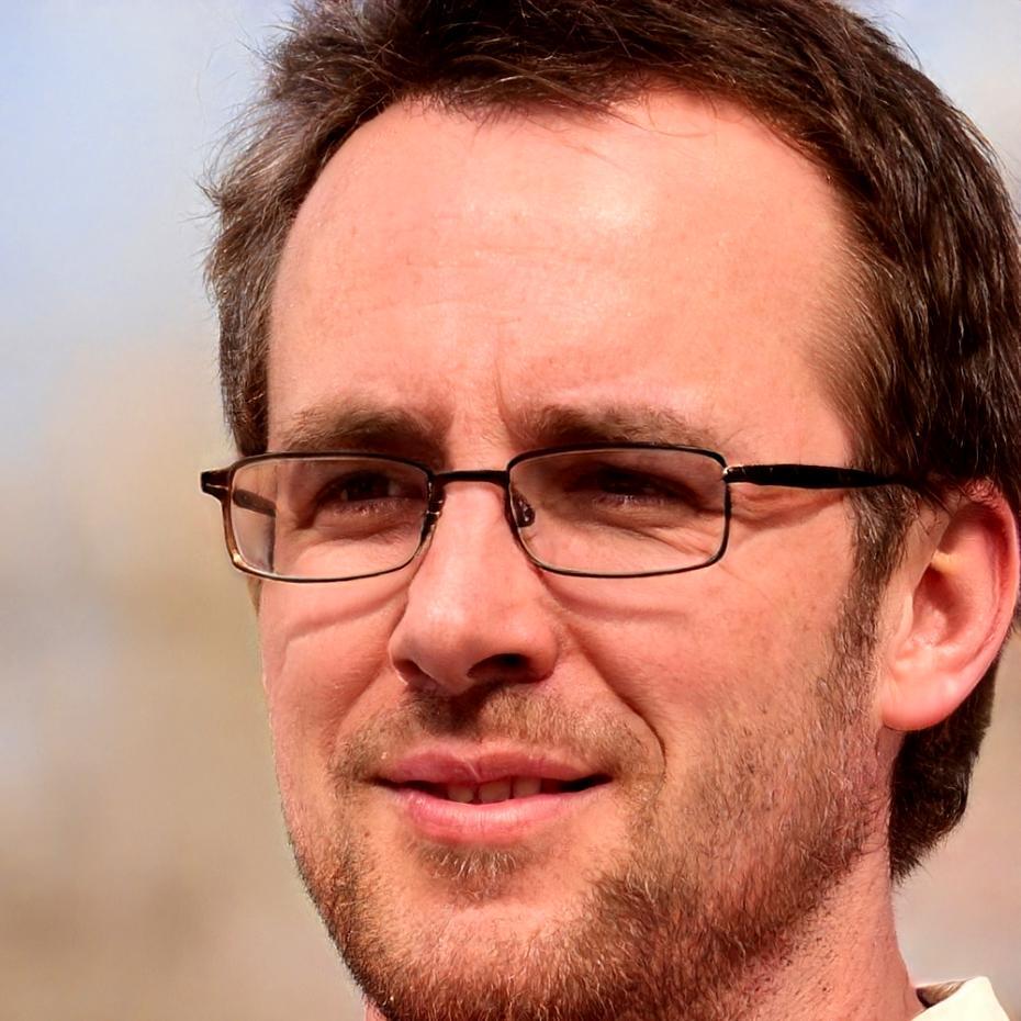 Portrait de Théodore Beaumont, expert en finances personnelles